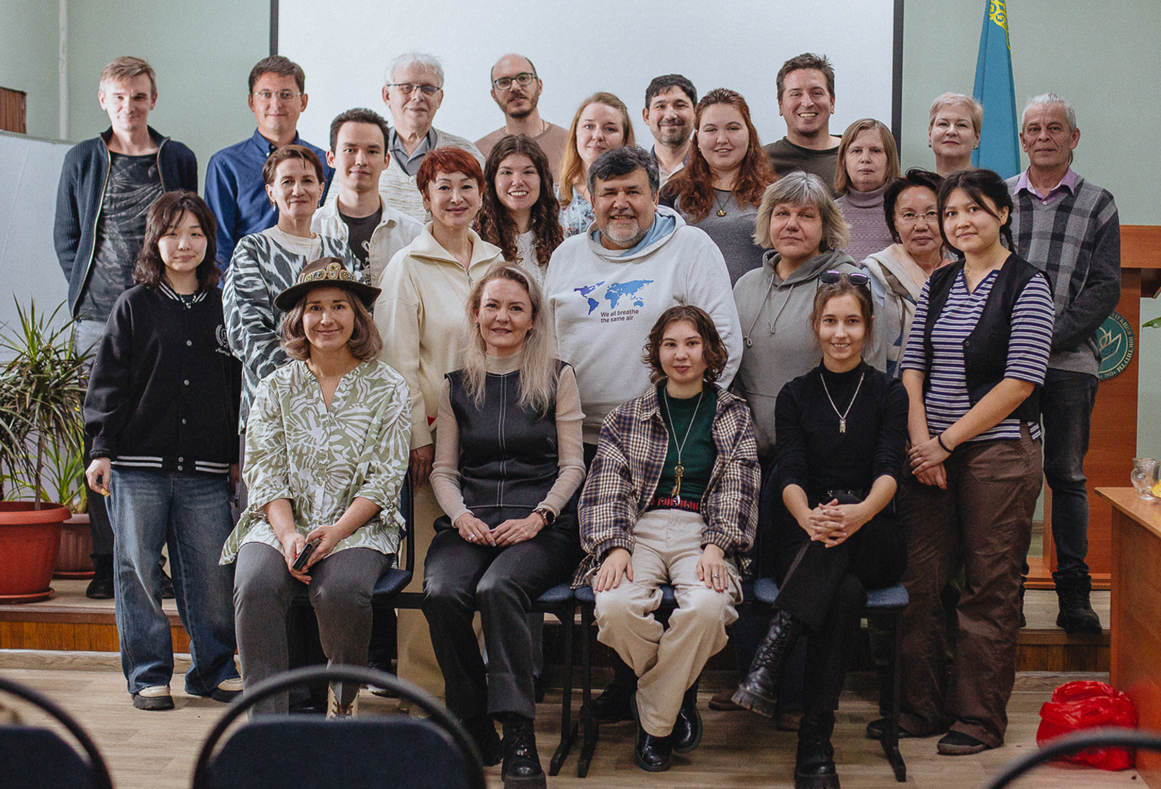 Подведение итогов конкурса "Биоразнообразие Казахстана - 2025". Общее фото участников встречи