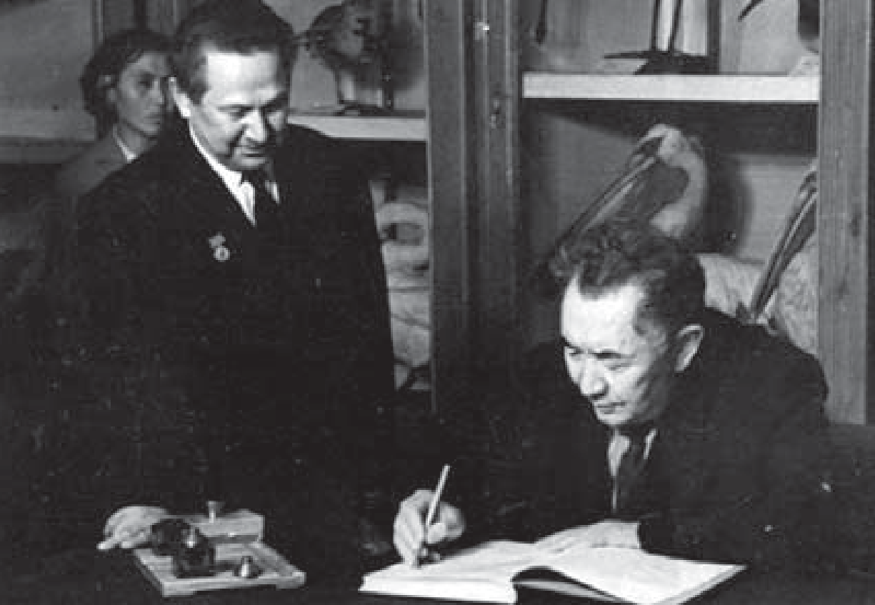 кадемики АН КазССР - Сатпаев Каныш Имантаевич и Галузо Иллирион Григорьевич