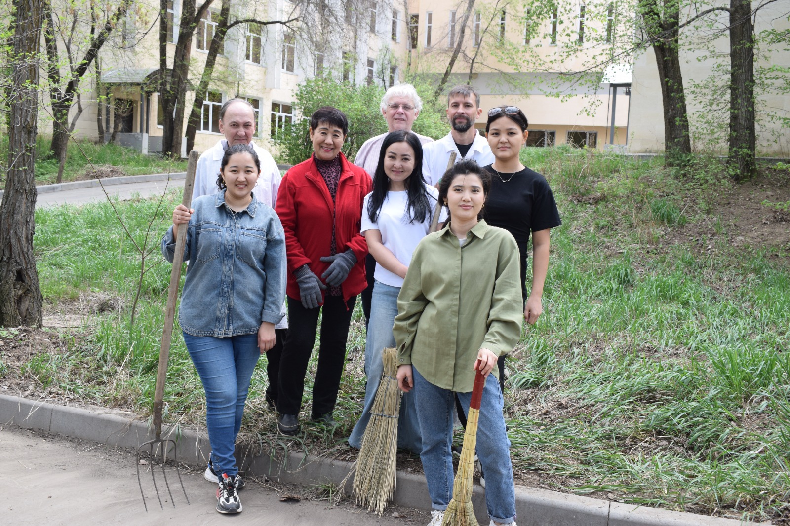 Лаборатория энтомологии на субботнике в Институте зоологии РК